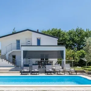 Aleya Mit Pool Ferienhaus